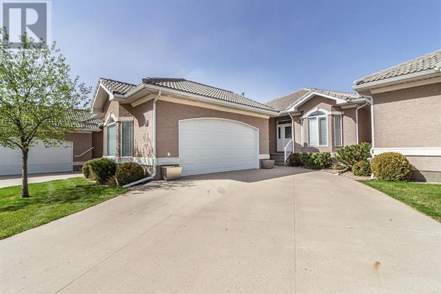 93 River Ridge Drive Nw, House detached with 3 bedrooms, 3 bathrooms and 2 parking in Medicine Hat AB | Card Image