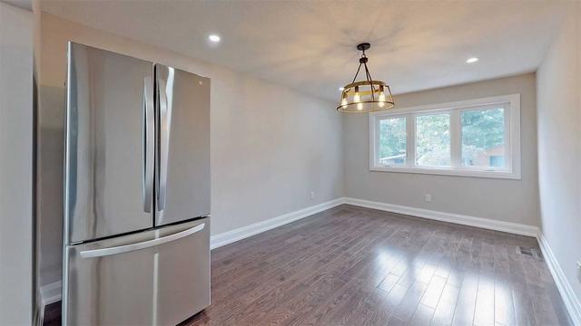 35 Lyncroft Dr, House detached with 3 bedrooms, 5 bathrooms and 3 parking in Toronto ON | Image 2