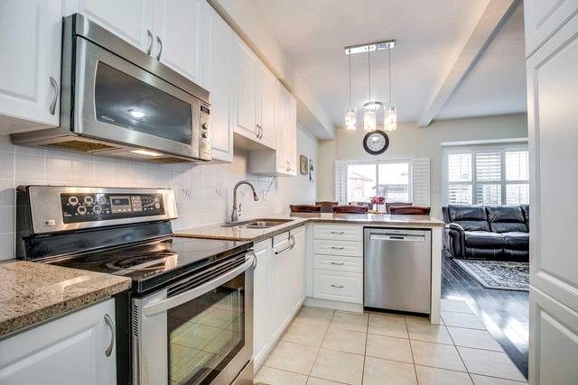 7416 Saint Barbara Blvd, House semidetached with 4 bedrooms, 4 bathrooms and 3 parking in Mississauga ON | Image 8