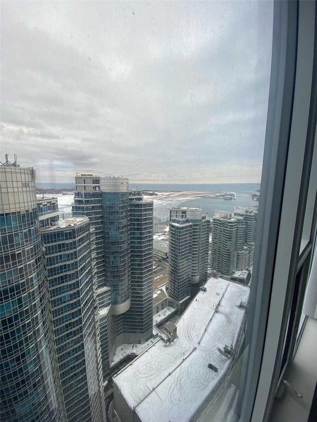 3907 - 10 York St, Condo with 1 bedrooms, 1 bathrooms and 0 parking in Toronto ON | Image 2