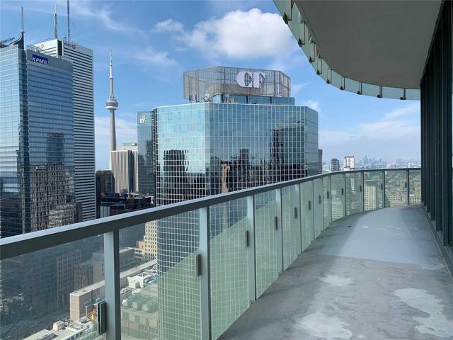3608 - 197 Yonge St, Condo with 3 bedrooms, 2 bathrooms and 1 parking in Toronto ON | Image 6