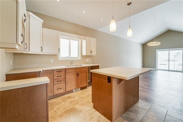 23 Quebec St, House detached with 2 bedrooms, 2 bathrooms and 2 parking in Welland ON | Image 2