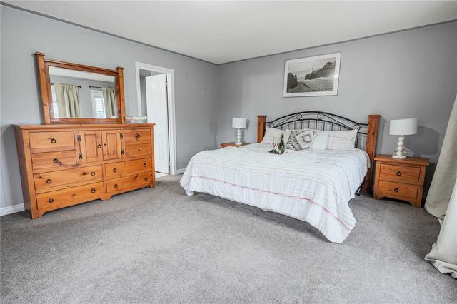 103 Rich Cres W, House detached with 4 bedrooms, 4 bathrooms and 6 parking in Whitby ON | Image 8