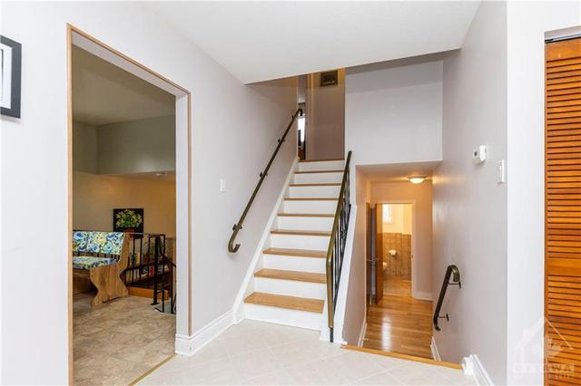 1261 Ridgemont Avenue, House detached with 4 bedrooms, 2 bathrooms and 5 parking in Ottawa ON | Image 5
