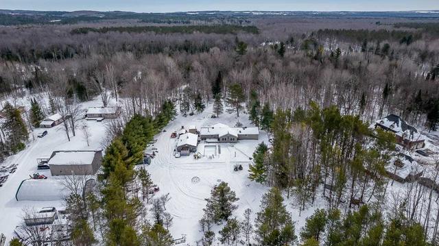 2558 Horseshoe Valley Rd W, House detached with 6 bedrooms, 3 bathrooms and 12 parking in Springwater ON | Image 30