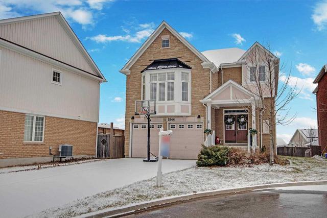 1844 Badgley Crt, House detached with 4 bedrooms, 4 bathrooms and 8 parking in Oshawa ON | Image 1