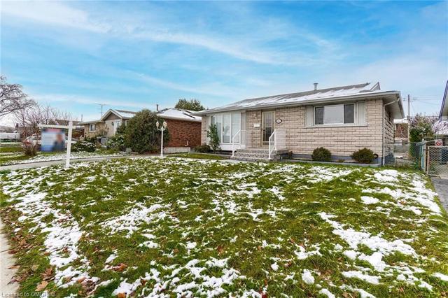 92 Nash Road S, House detached with 3 bedrooms, 2 bathrooms and 4 parking in Hamilton ON | Image 2