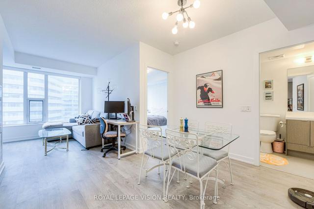 2312 - 10 York St, Condo with 1 bedrooms, 1 bathrooms and 0 parking in Toronto ON | Image 2