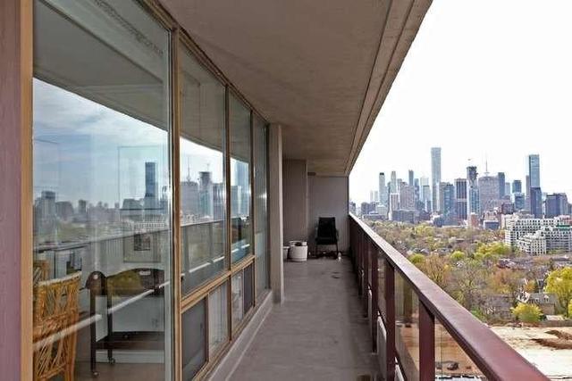 2001 - 10 Avoca Ave, Condo with 2 bedrooms, 2 bathrooms and 1 parking in Toronto ON | Image 14