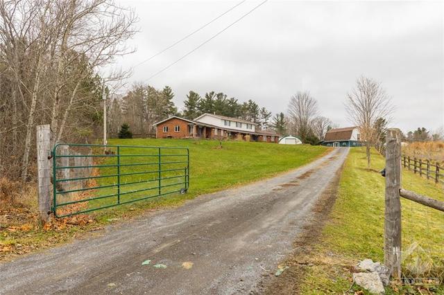 2943 Hwy 29 Highway, House detached with 5 bedrooms, 4 bathrooms and 10 parking in Mississippi Mills ON | Image 2
