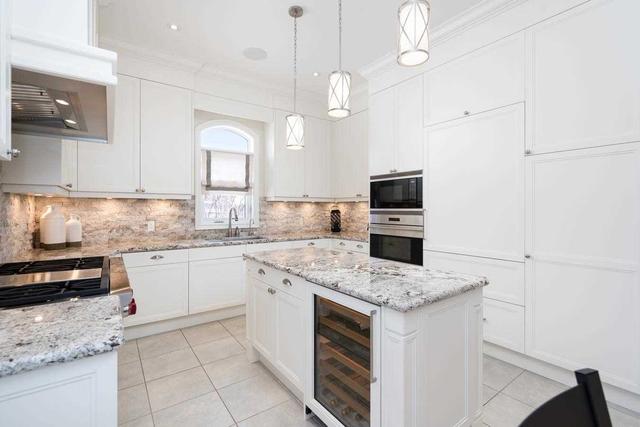 121 Annsleywood Crt, House detached with 4 bedrooms, 7 bathrooms and 9 parking in Vaughan ON | Image 6