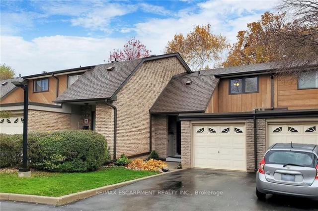 640 Forestwood Cres, Townhouse with 3 bedrooms, 2 bathrooms and 2 parking in Burlington ON | Image 12