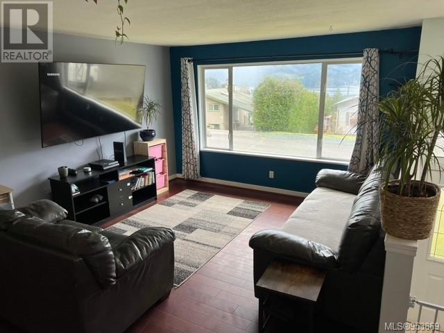 1109 Rupert Ave, House detached with 3 bedrooms, 2 bathrooms and 3 parking in Port Alice BC | Image 2