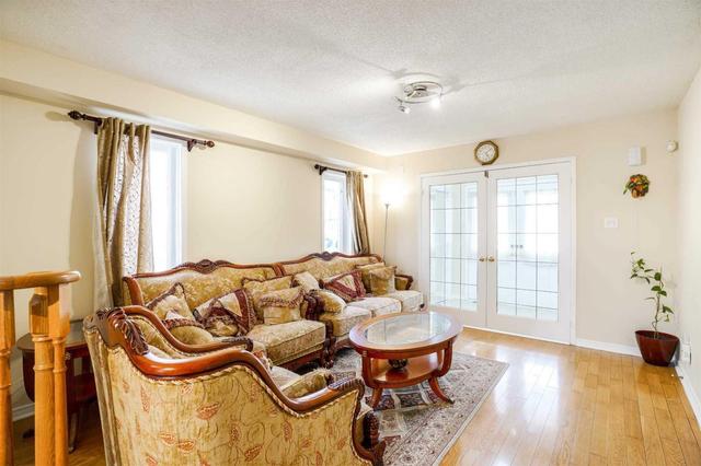 Upper - 23 Trasure Dr, House detached with 4 bedrooms, 3 bathrooms and 3 parking in Brampton ON | Image 3