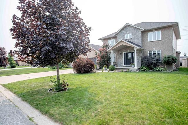 19 Kamal Dr, House detached with 4 bedrooms, 4 bathrooms and 6 parking in Sarnia ON | Image 12