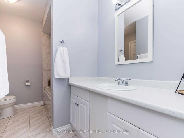 56 Primrose Cres, House attached with 3 bedrooms, 1 bathrooms and 3 parking in Brampton ON | Image 2
