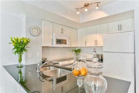 th38 - 93 The Queensway Ave, Townhouse with 1 bedrooms, 2 bathrooms and 1 parking in Toronto ON | Image 2