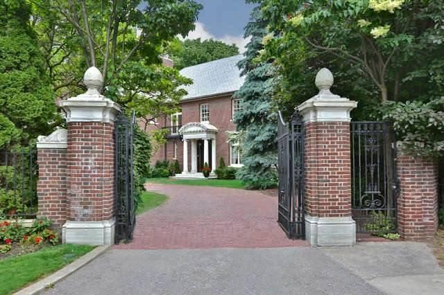 32 Castle Frank Rd, House detached with 9 bedrooms, 9 bathrooms and 8 parking in Toronto ON | Image 1