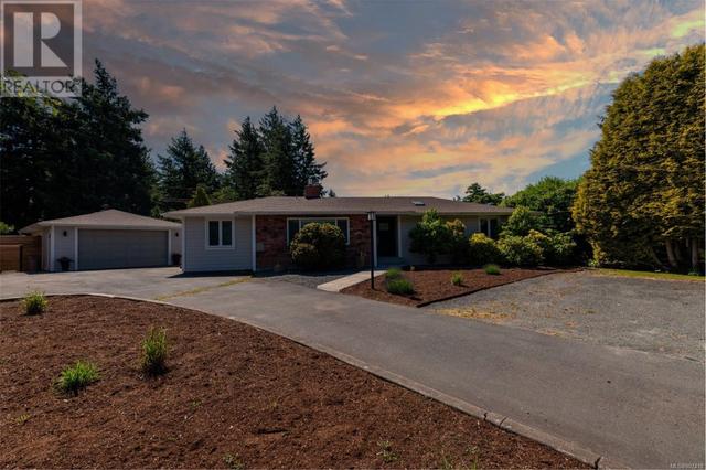 2257 Marlene Dr, House detached with 3 bedrooms, 2 bathrooms and 6 parking in Colwood BC | Card Image