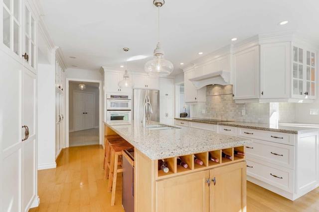 2182 Shaftesbury Crt, House detached with 4 bedrooms, 3 bathrooms and 2 parking in Oakville ON | Image 4
