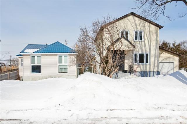 1239 Emperor Avenue, House detached with 3 bedrooms, 3 bathrooms and 7 parking in Ottawa ON | Image 1