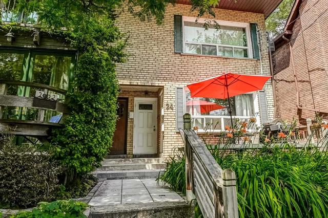 24 Kewbeach Ave, House detached with 2 bedrooms, 3 bathrooms and 2 parking in Toronto ON | Image 1