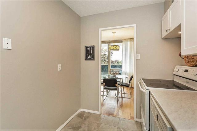 417 - 40 Sunrise Ave, Condo with 3 bedrooms, 1 bathrooms and 1 parking in Toronto ON | Image 3