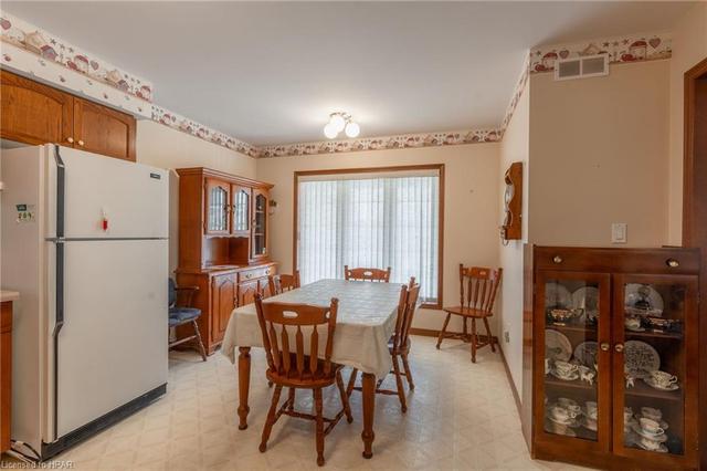 102 Huron Street E, House detached with 2 bedrooms, 2 bathrooms and 5 parking in South Huron ON | Image 2