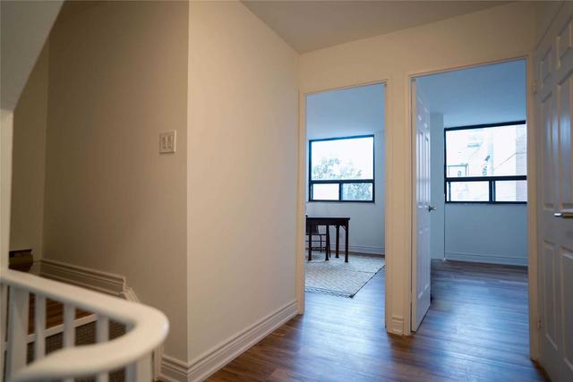 th 01 - 105 Mccaul St, Condo with 3 bedrooms, 3 bathrooms and 0 parking in Toronto ON | Image 7