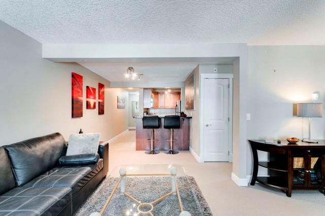 104 - 2010 35 Avenue Sw, Condo with 2 bedrooms, 1 bathrooms and 1 parking in Calgary AB | Image 1