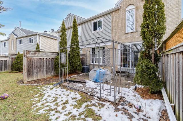102 Heathcliffe Sq, Townhouse with 3 bedrooms, 4 bathrooms and 2 parking in Brampton ON | Image 32