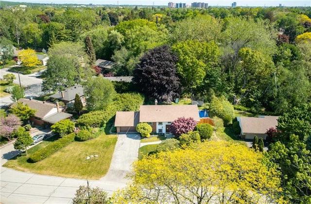 799 Cranston Crt, House detached with 4 bedrooms, 2 bathrooms and 6 parking in Burlington ON | Image 34