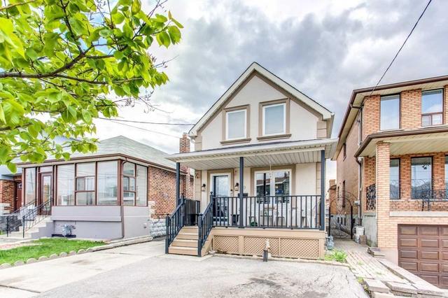 119 Bowie Ave, House detached with 3 bedrooms, 2 bathrooms and 7 parking in Toronto ON | Image 3