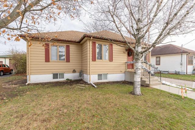 123 Lyons Ave, House detached with 3 bedrooms, 2 bathrooms and 6 parking in Brantford ON | Image 1