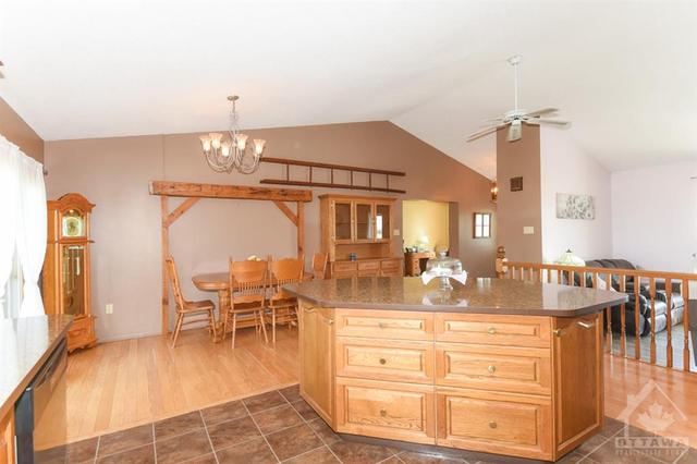 4045 Highway 17 Highway, House detached with 3 bedrooms, 3 bathrooms and 10 parking in Ottawa ON | Image 10