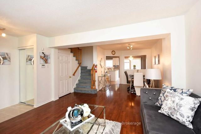 98 Lent Cres E, House attached with 3 bedrooms, 4 bathrooms and 4 parking in Brampton ON | Image 14