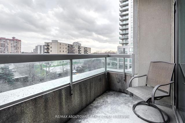 505 - 3504 Hurontario St, Condo with 2 bedrooms, 2 bathrooms and 1 parking in Mississauga ON | Image 11