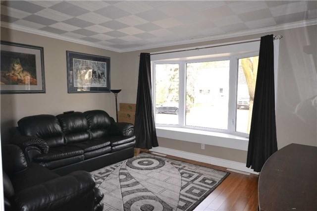 29 English St, House detached with 3 bedrooms, 2 bathrooms and 1 parking in Brampton ON | Image 3