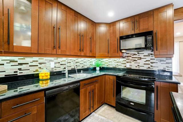 2 Cantrill Crt, House detached with 3 bedrooms, 3 bathrooms and 5 parking in Brampton ON | Image 2