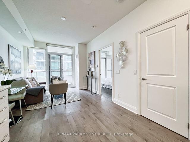 701 - 17 Zorra St, Condo with 1 bedrooms, 1 bathrooms and 0 parking in Toronto ON | Image 4