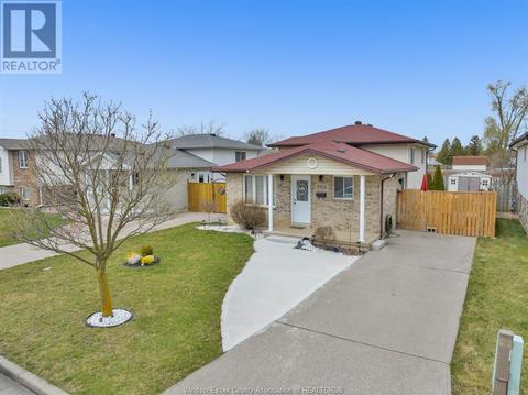 3924 Whispering Pines, House detached with 4 bedrooms, 2 bathrooms and null parking in Windsor ON | Card Image