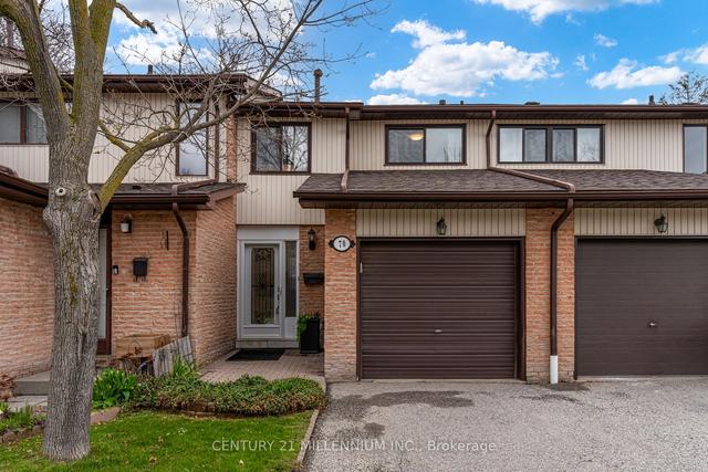 70 Foster Cres, Townhouse with 3 bedrooms, 2 bathrooms and 2 parking in Brampton ON | Image 12