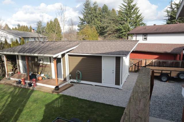 17253 61b Ave, House detached with 3 bedrooms, 3 bathrooms and 5 parking in Surrey BC | Image 13