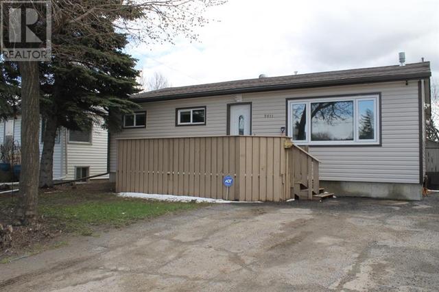 9411 100 Avenue, House detached with 4 bedrooms, 2 bathrooms and 4 parking in Grande Prairie AB | Card Image