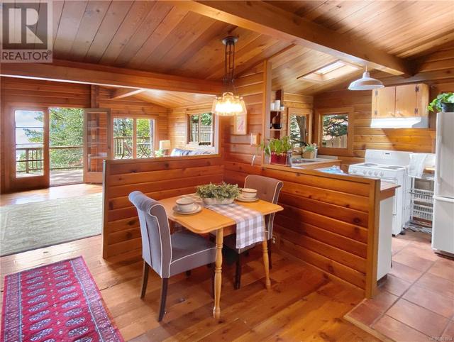 3733 Privateers Rd, House detached with 2 bedrooms, 1 bathrooms and 3 parking in Southern Gulf Islands BC | Image 9