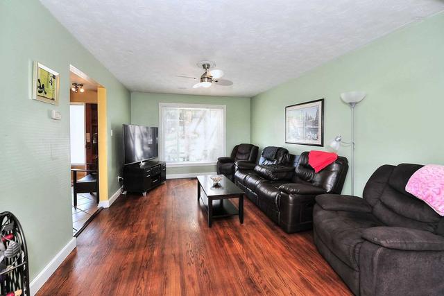 135 St Lucie Dr, House semidetached with 4 bedrooms, 1 bathrooms and 3 parking in Toronto ON | Image 21