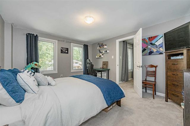 32 Shadybrook Cres, House detached with 3 bedrooms, 3 bathrooms and 3 parking in Guelph ON | Image 24