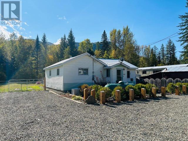 418 Webber Road, House detached with 2 bedrooms, 1 bathrooms and null parking in Clearwater BC | Image 3