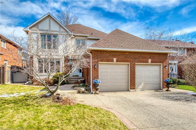 2155 Pineview Drive, House detached with 4 bedrooms, 3 bathrooms and 4 parking in Oakville ON | Image 1