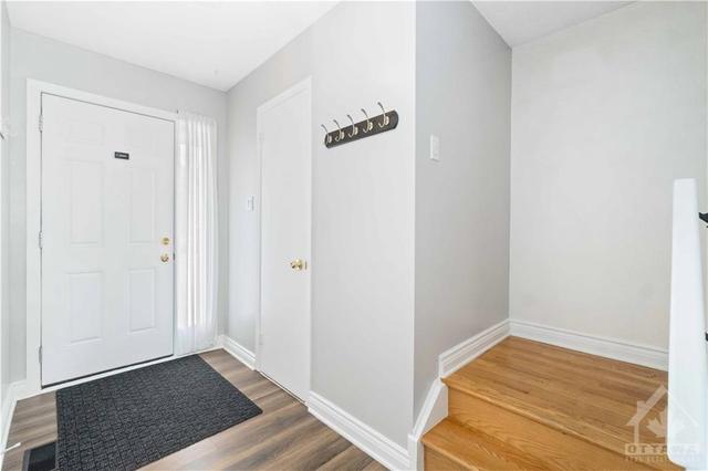 3112 Olympic Way, Townhouse with 3 bedrooms, 2 bathrooms and 1 parking in Ottawa ON | Image 2